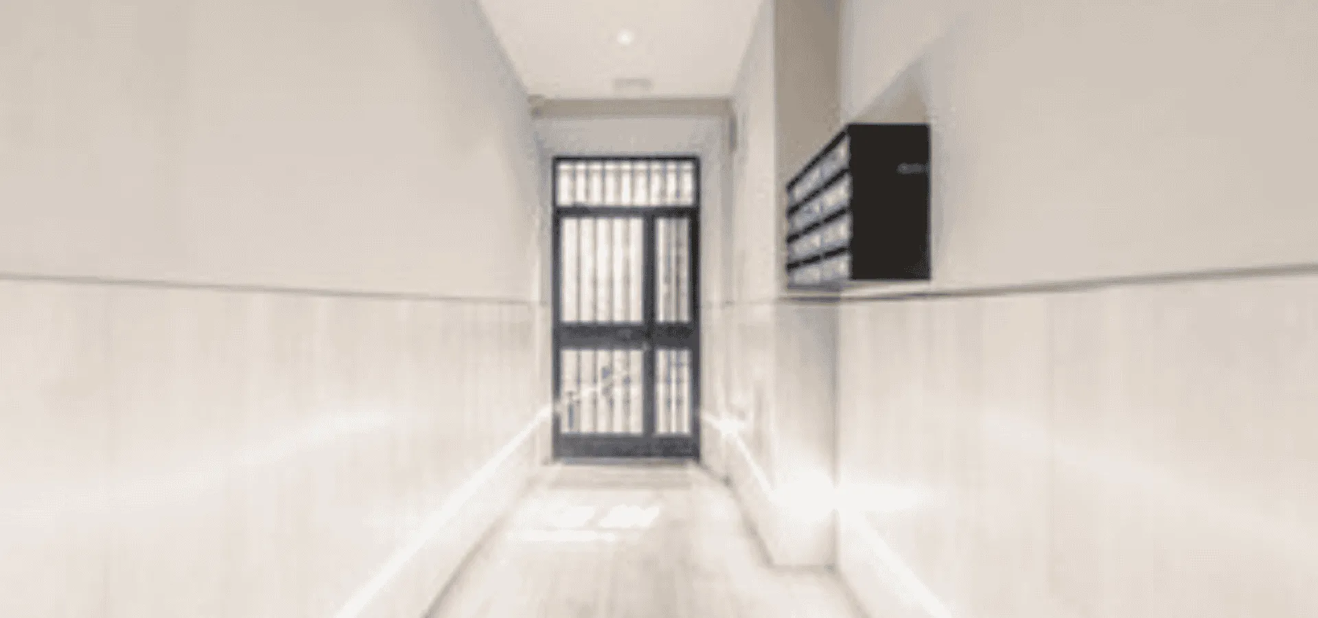 Elegant 3-Bedroom Apartment with Balcony and Modern Amenities - View 6