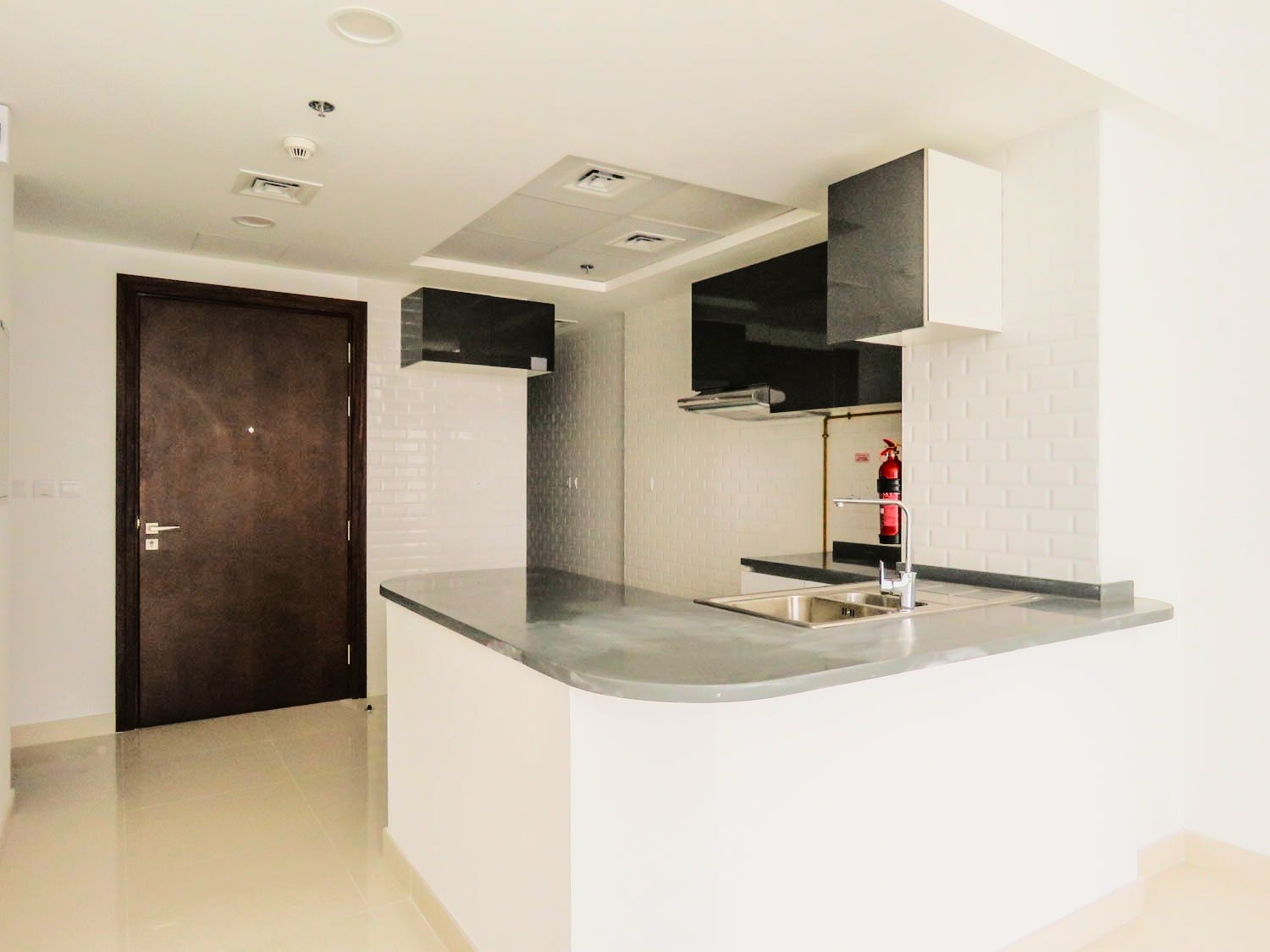 Bright Studio | Vacant | High Floor - View 8