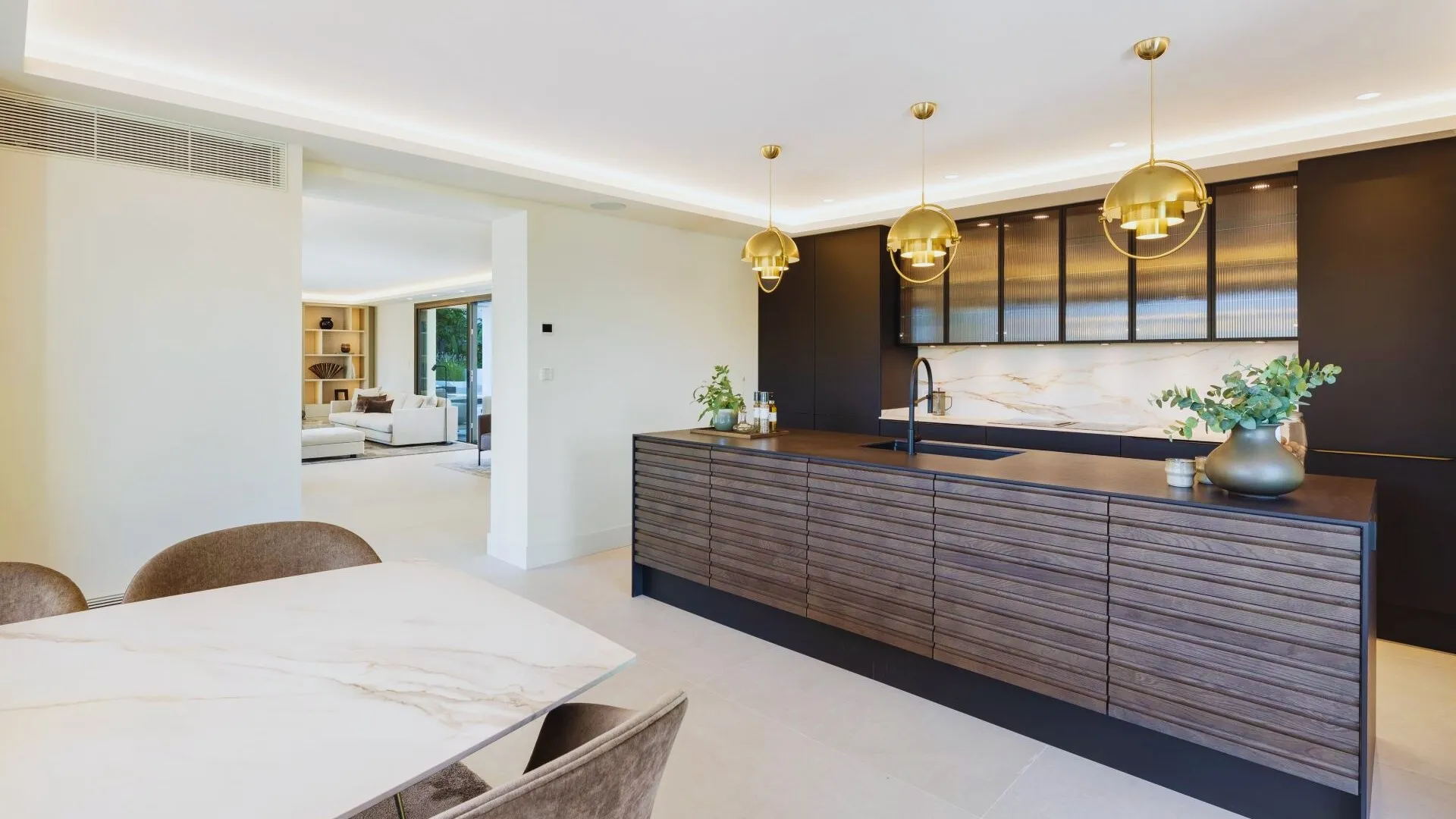 Luxury 5-Bed Villa with Sea Views – Marbella - View 7