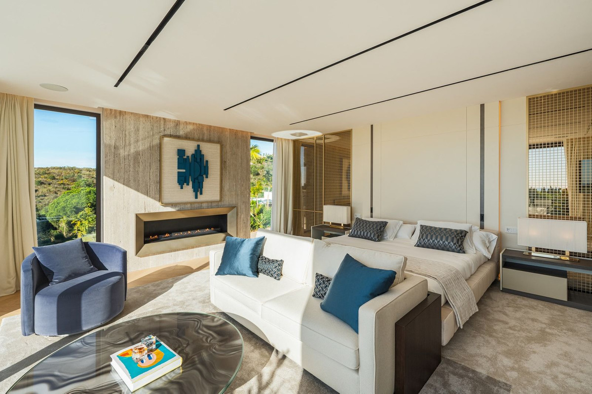 Marbella Hill Club Bespoke Mansion - View 16
