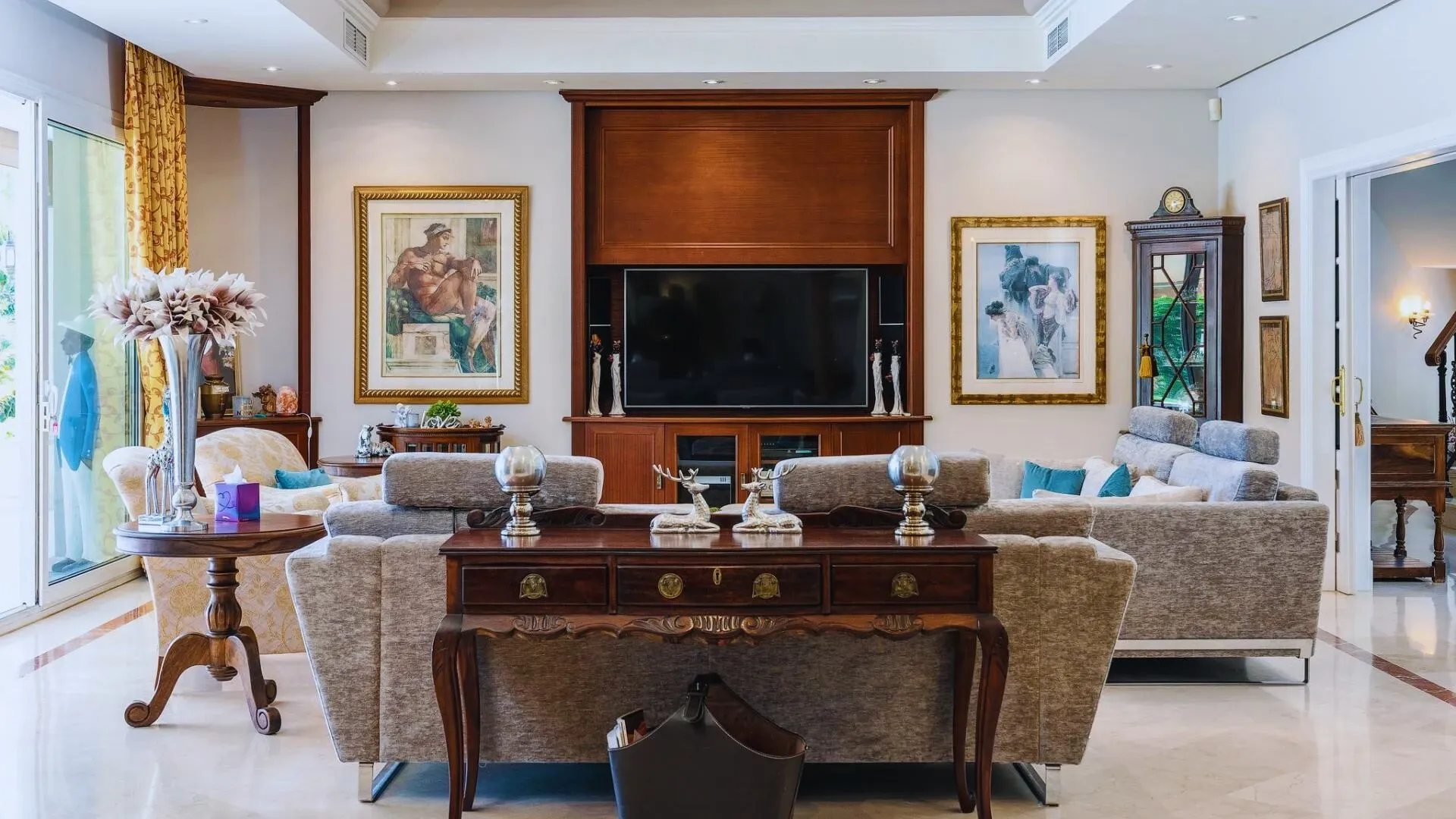 Luxurious Andalusian Mansion for Sale with Stunning Golf Valley and Sea Views - View 7