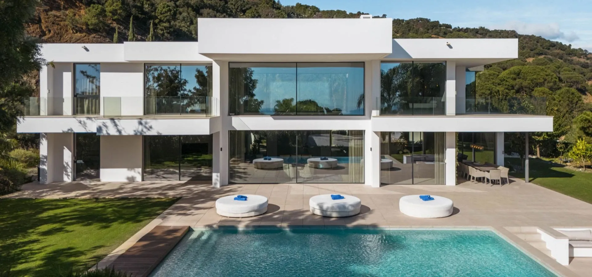 573 m² villa for sale in El Madroñal - View 11