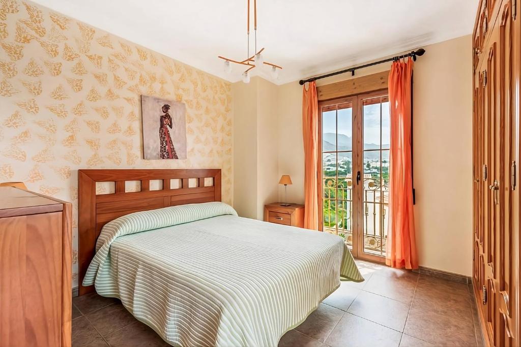 Villa with Private Pool and Sea Views in Nerja - View 9
