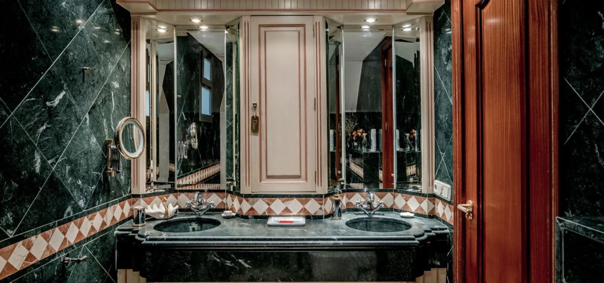 260 m² penthouse for sales in malaga - View 10