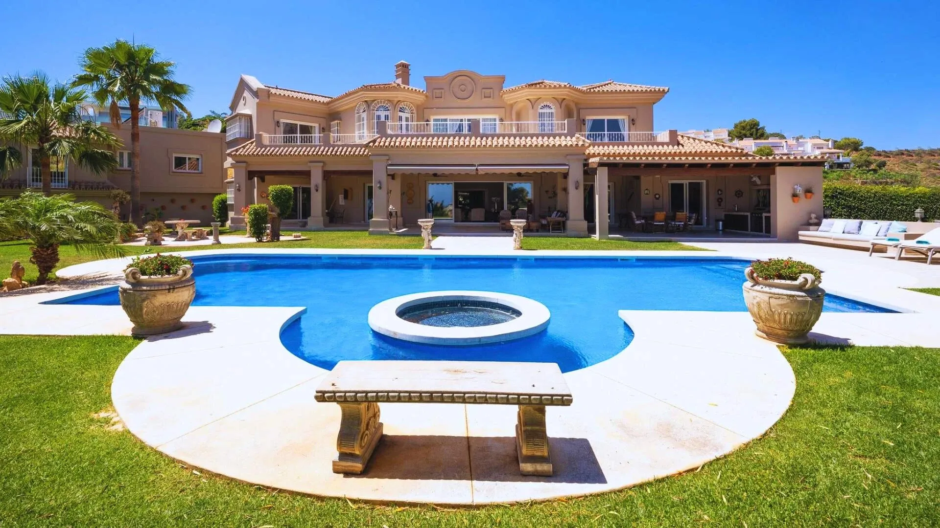 Luxurious Andalusian Mansion for Sale with Stunning Golf Valley and Sea Views - View 11