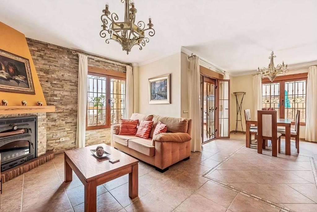 Villa with Private Pool and Sea Views in Nerja - View 10