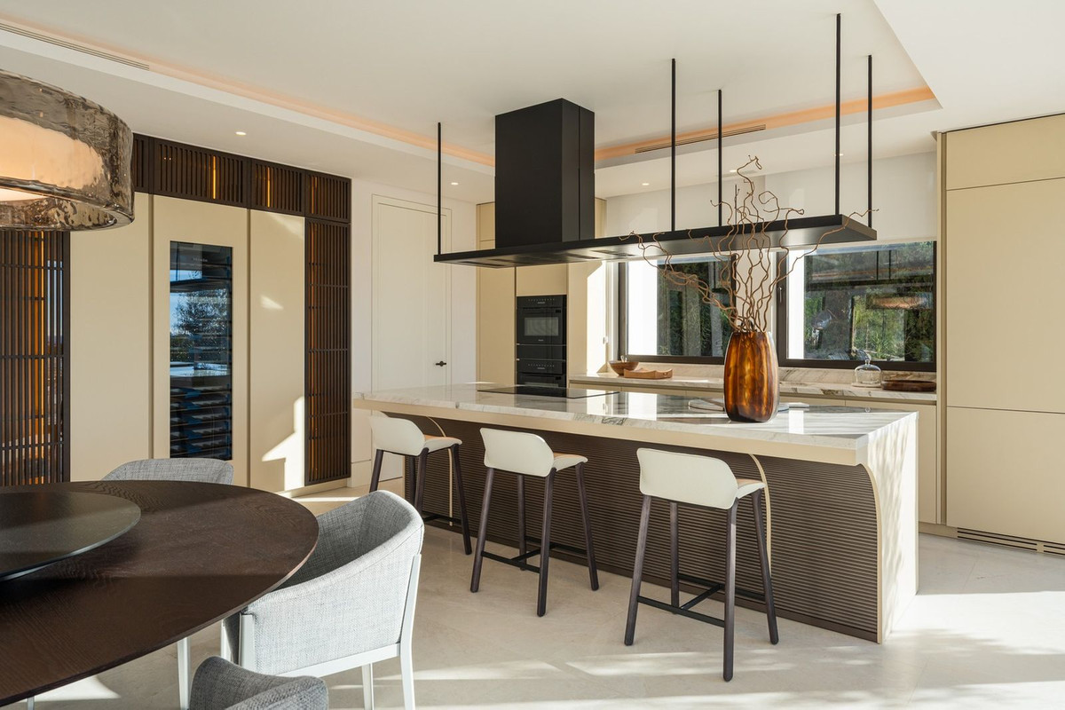 Marbella Hill Club Bespoke Mansion - View 13