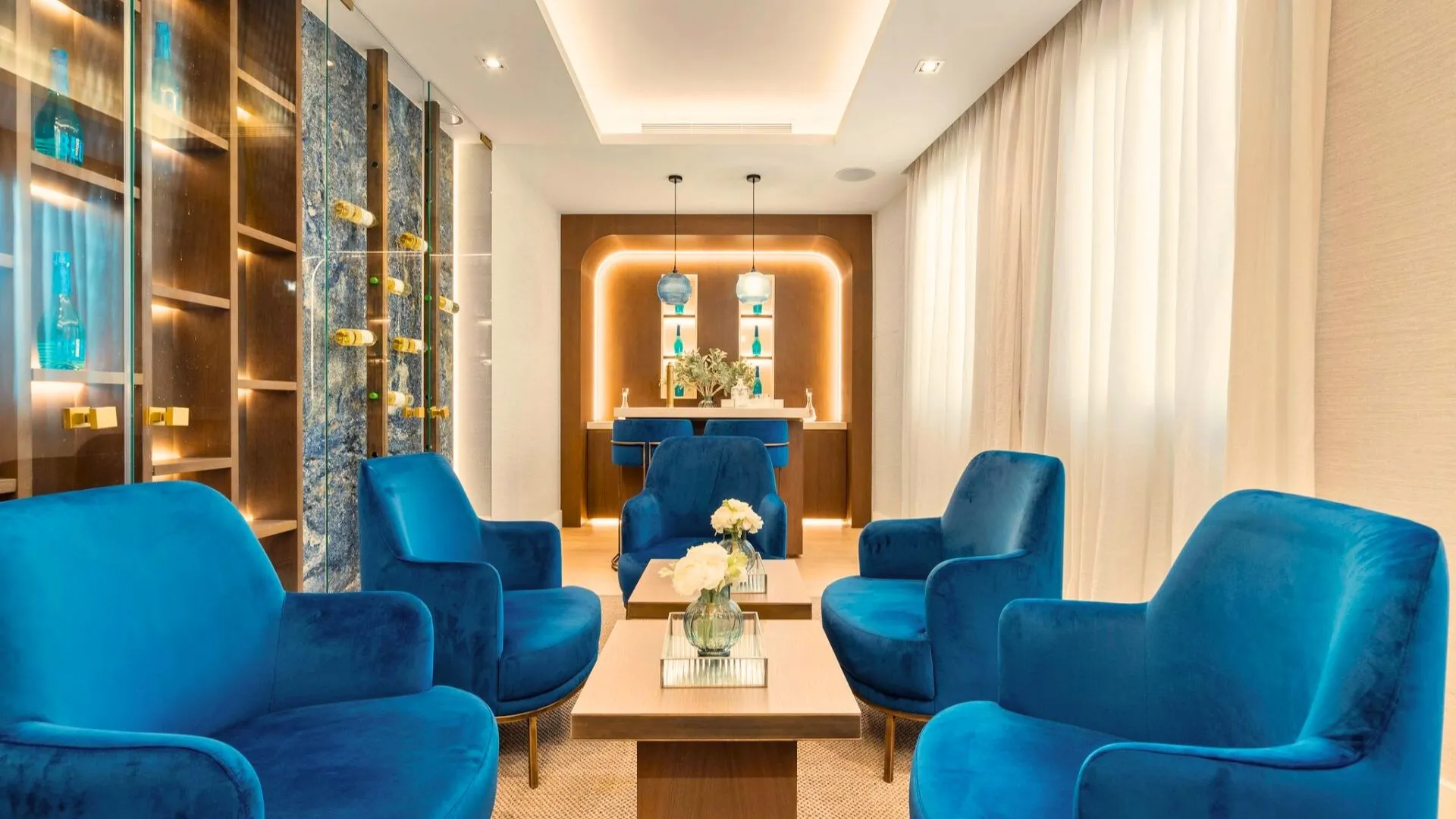 Elegant Family Home in Marbella: Luxurious Living with Scenic Views - View 6