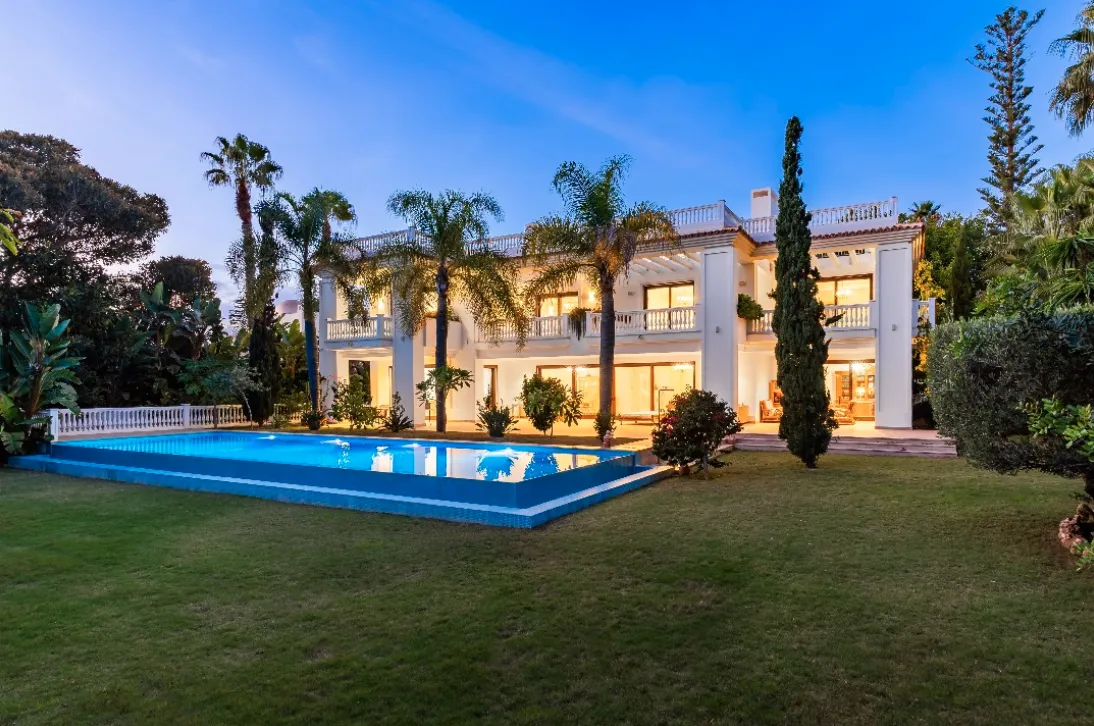Luxury Sea View Villa for Sale in Estepona  - View 10