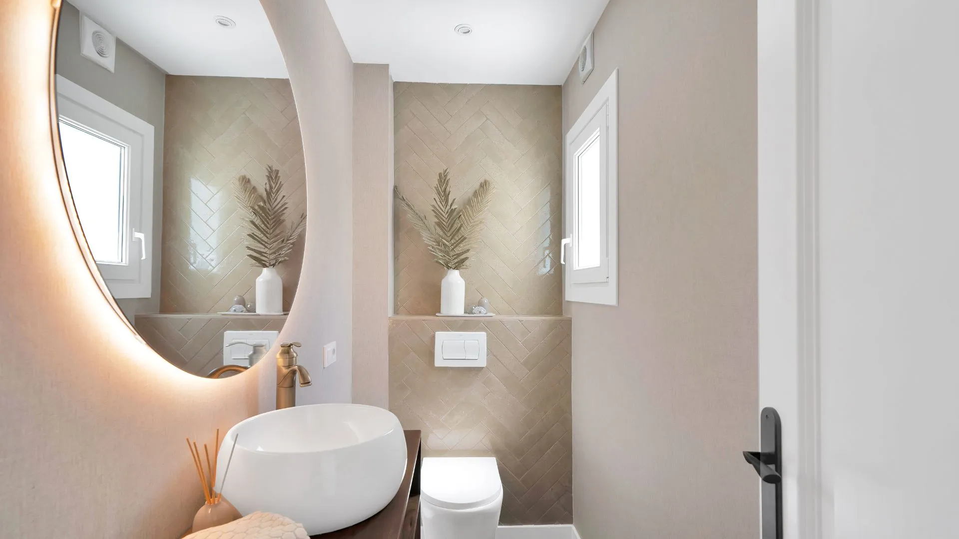 Modernist Villa for Sale with Private Pool and Scenic Views in Málaga’s Exclusive Urbanization - View 6