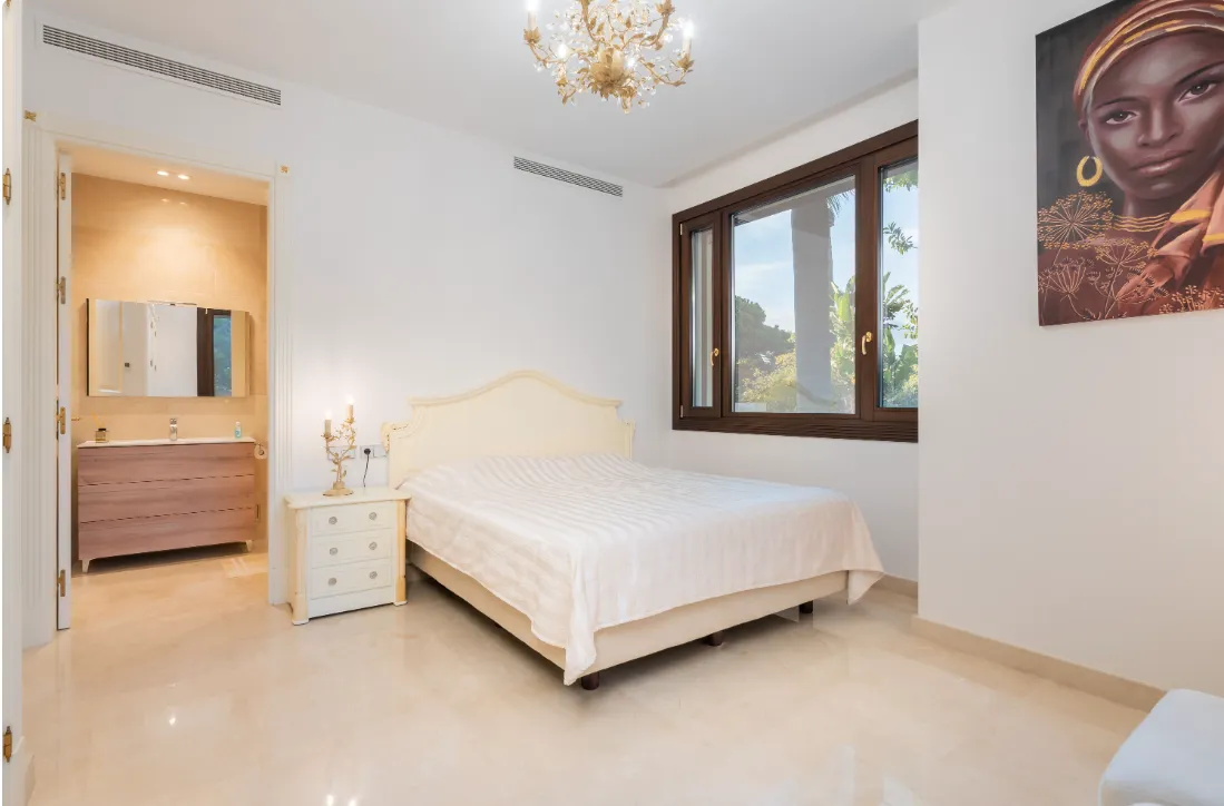 Luxury Sea View Villa for Sale in Estepona  - View 9