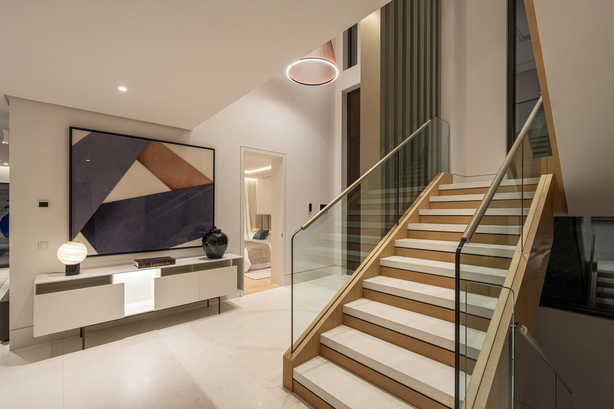 Marbella Hill Club Bespoke Mansion - View 24