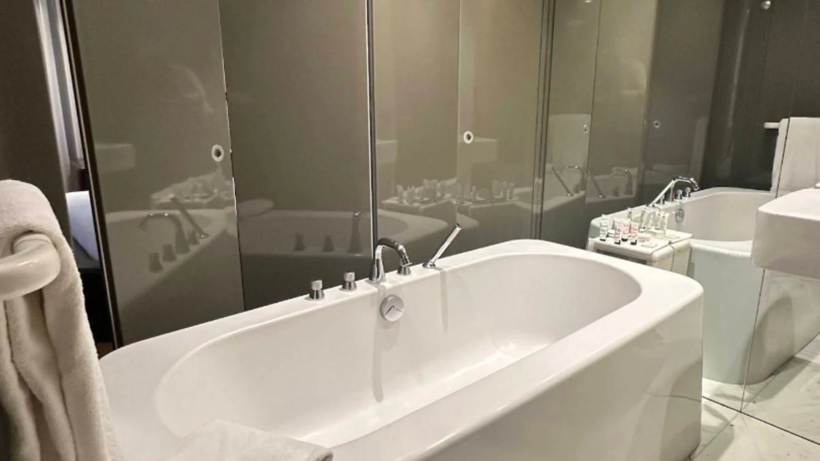 5-star hotel for sale in Madrid - View 9