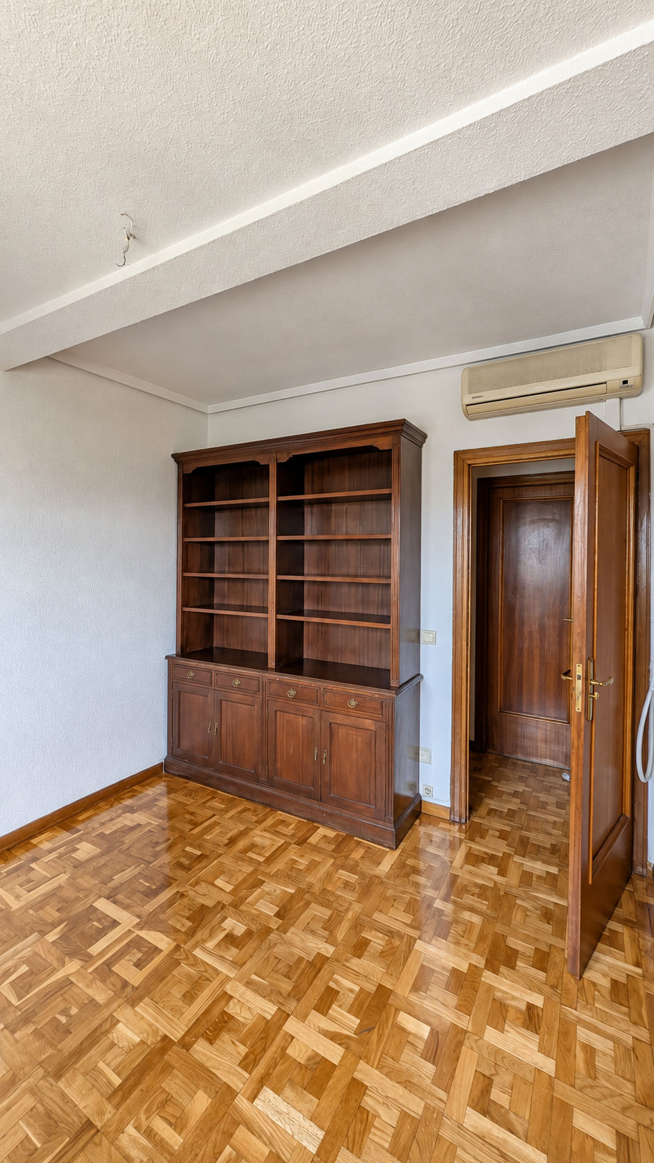 Exclusive residence with panoramic views and garaje in Ciudad Jardín - View 18