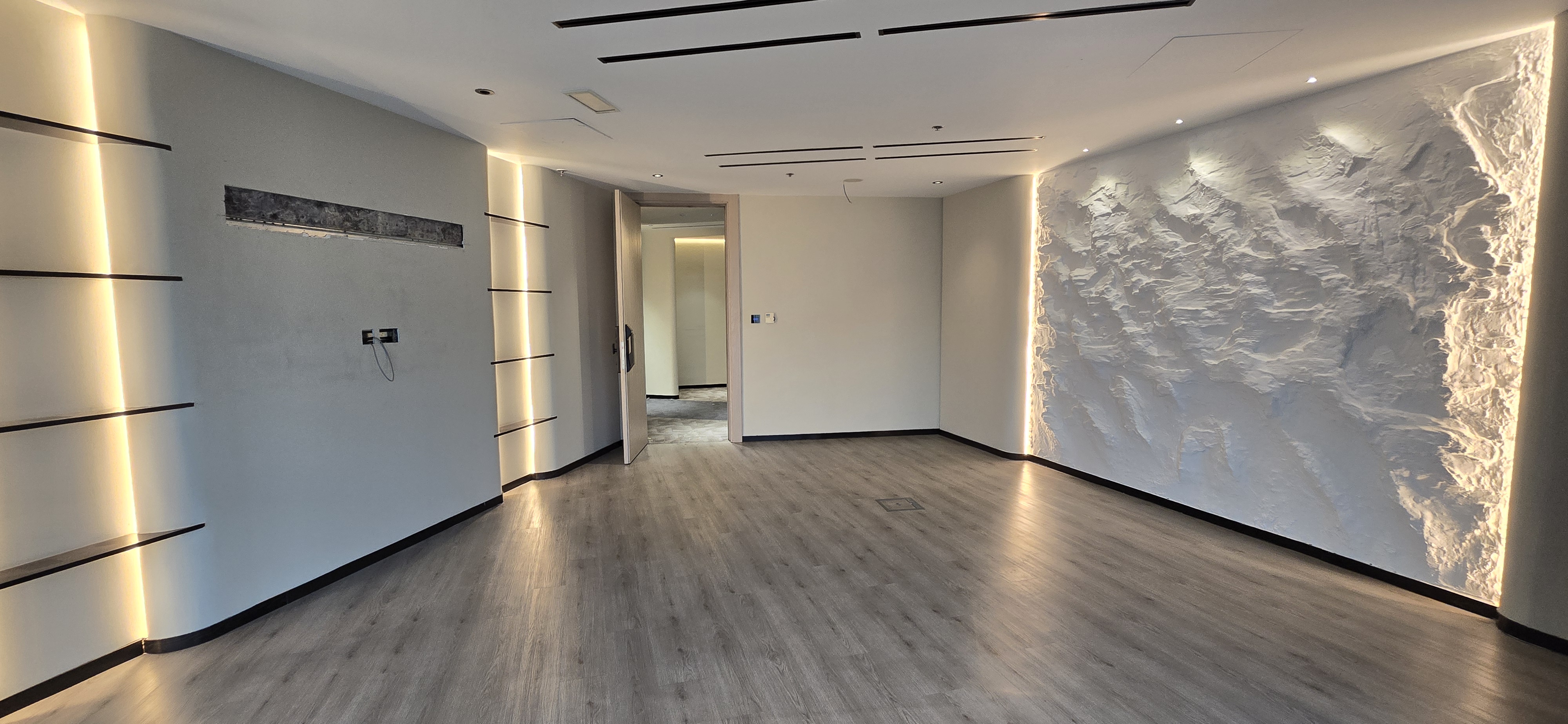 Fully Fitted | Prime Location | Ready to Move - View 8